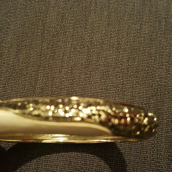 Gold and white pleather bracelet - Picture 3 of 3